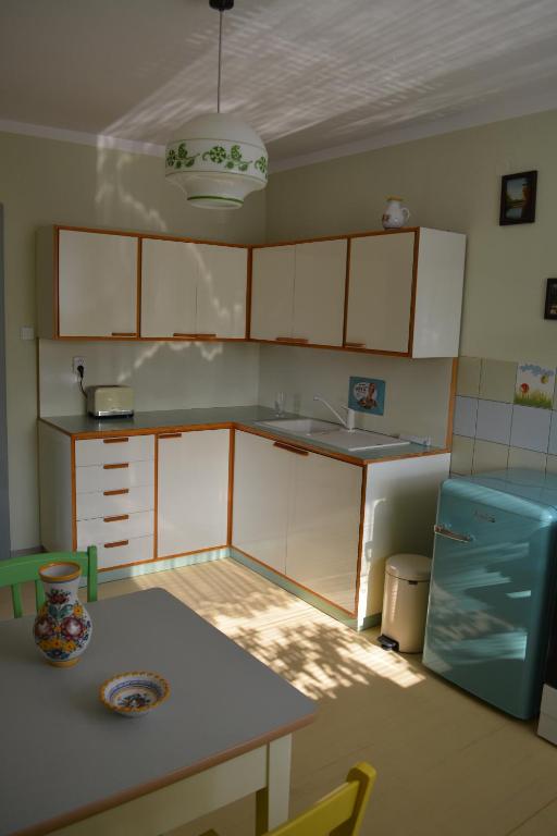 Retro vila room 2