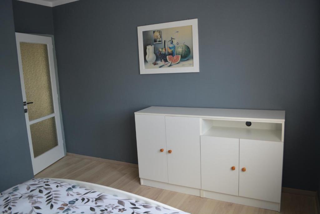 Retro vila room 5
